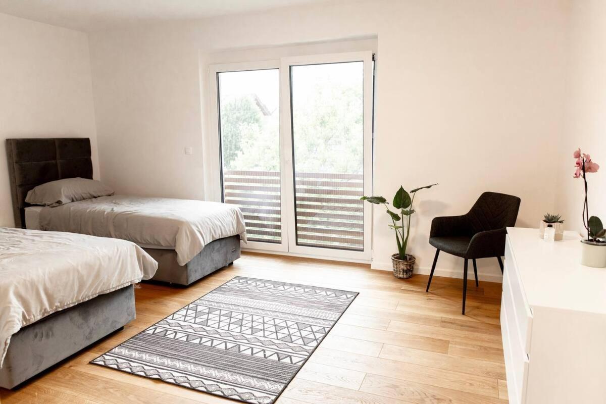 Aura Apartments Zirovnica Dış mekan fotoğraf