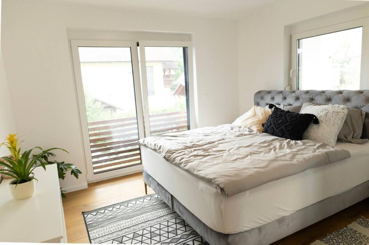 Aura Apartments Zirovnica Dış mekan fotoğraf