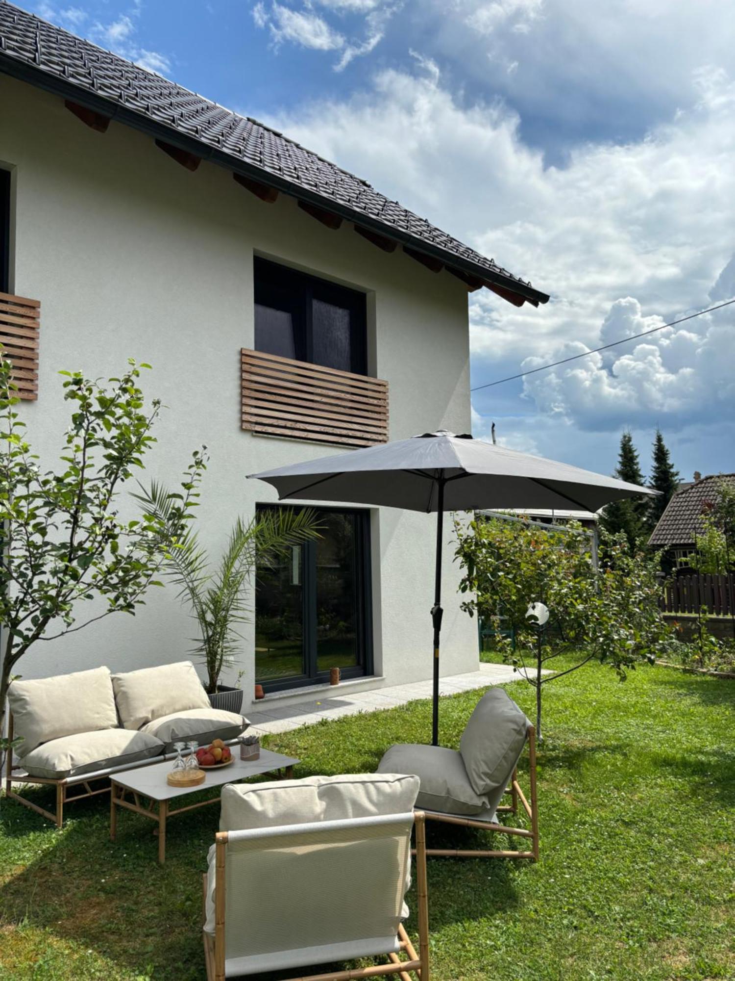 Aura Apartments Zirovnica Dış mekan fotoğraf