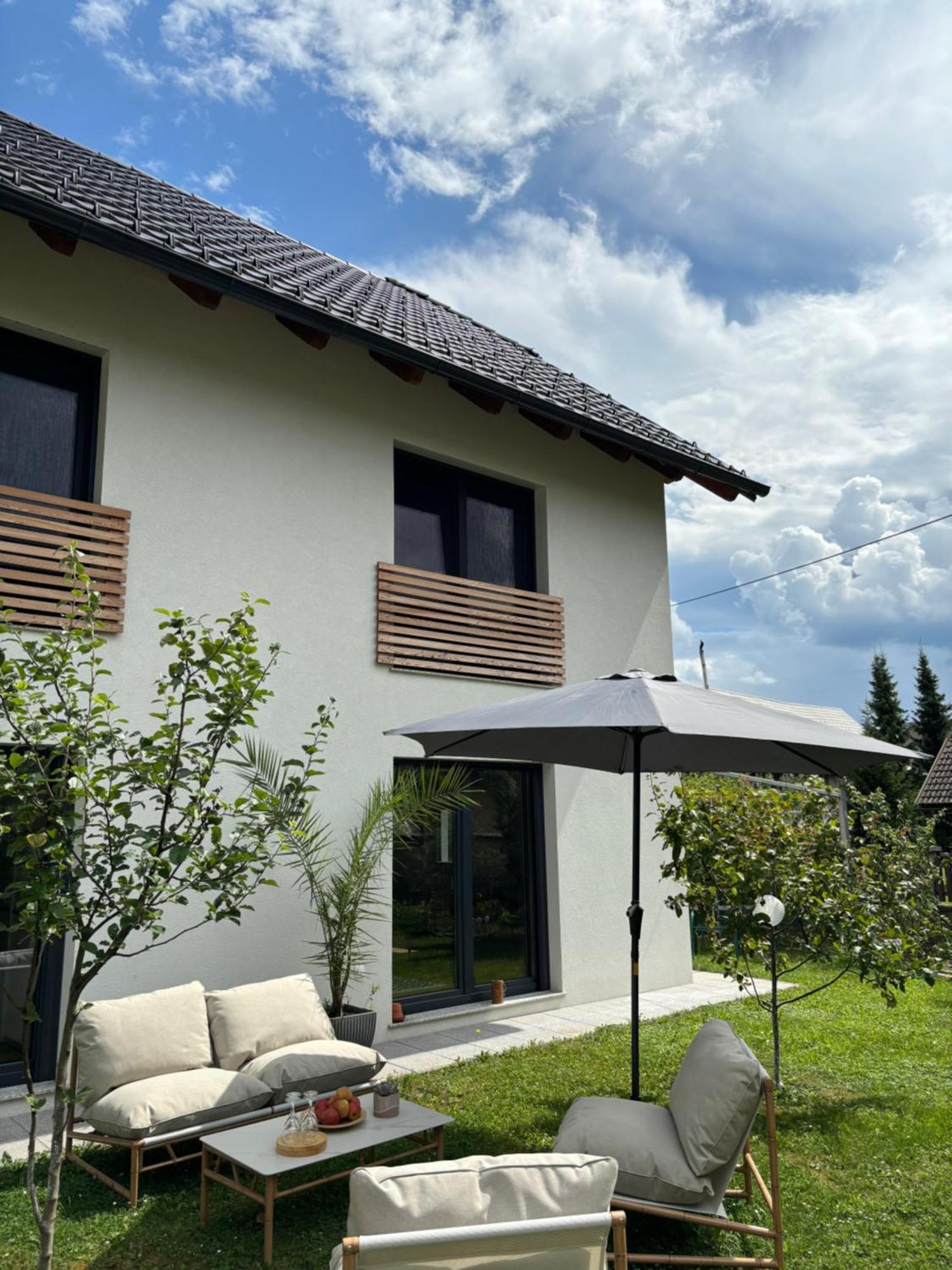 Aura Apartments Zirovnica Dış mekan fotoğraf