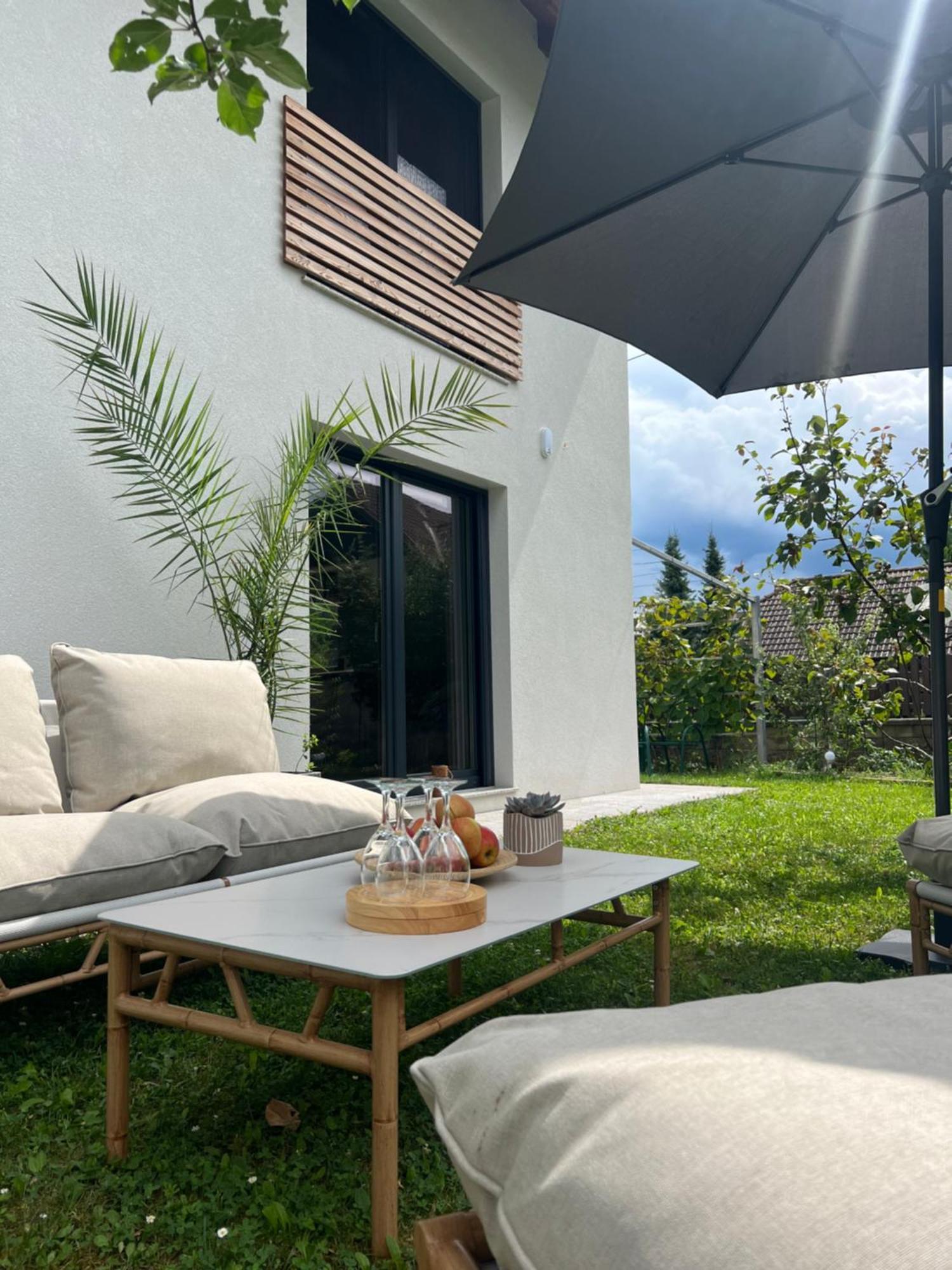 Aura Apartments Zirovnica Dış mekan fotoğraf