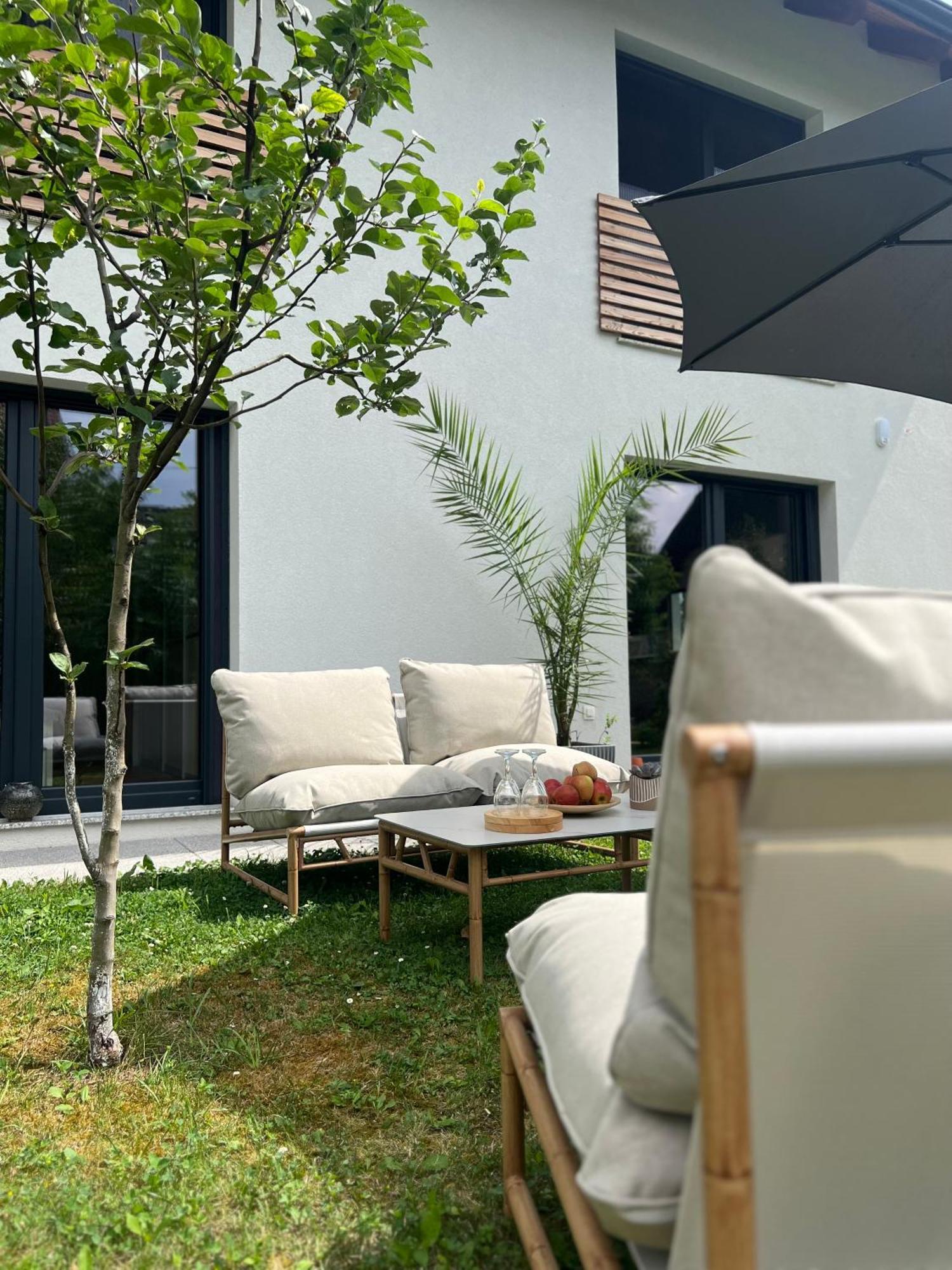 Aura Apartments Zirovnica Dış mekan fotoğraf