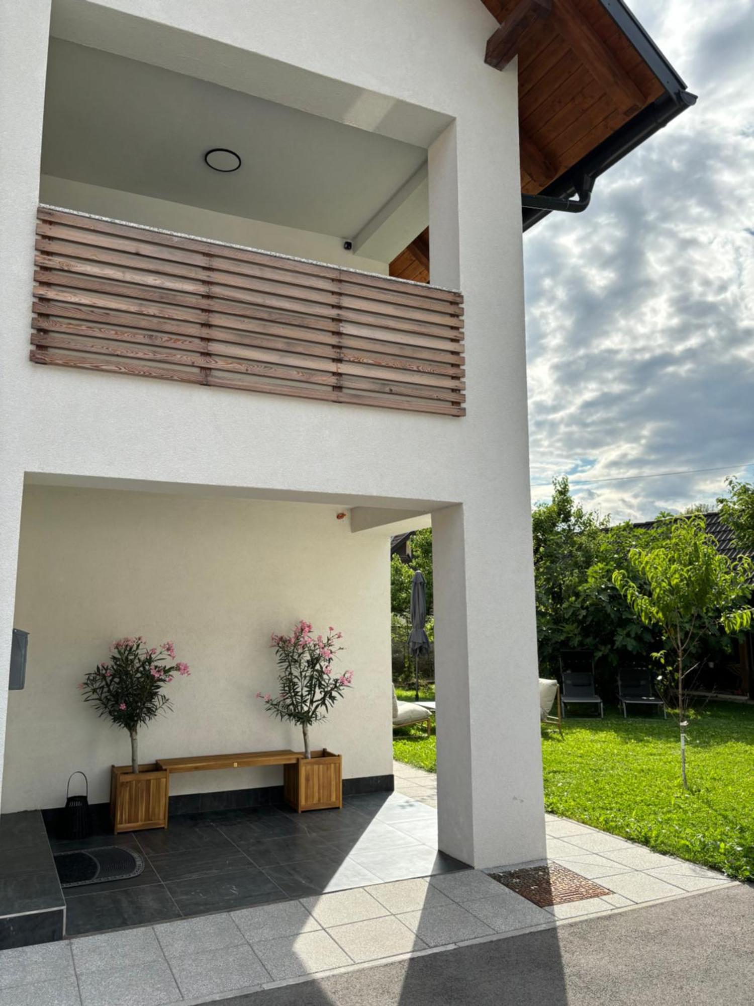 Aura Apartments Zirovnica Dış mekan fotoğraf