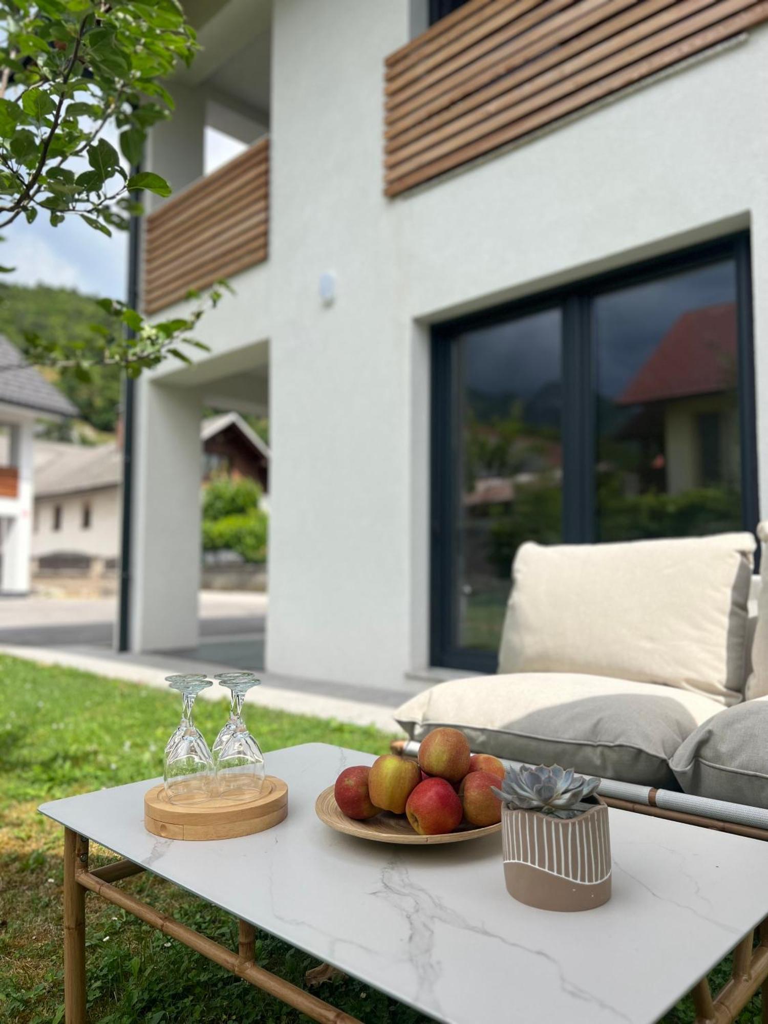Aura Apartments Zirovnica Dış mekan fotoğraf