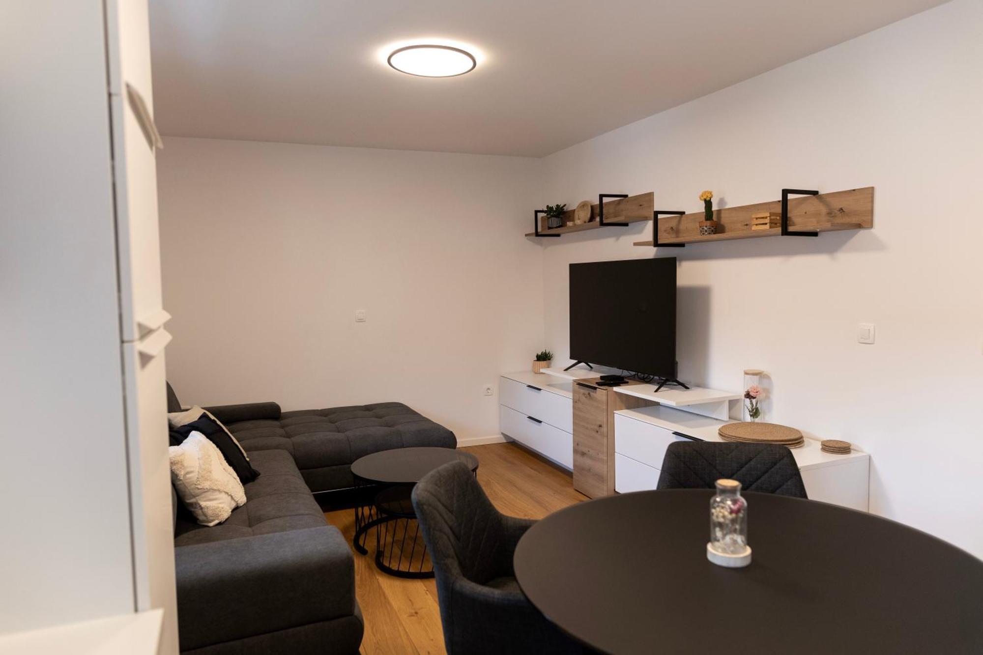 Aura Apartments Zirovnica Dış mekan fotoğraf